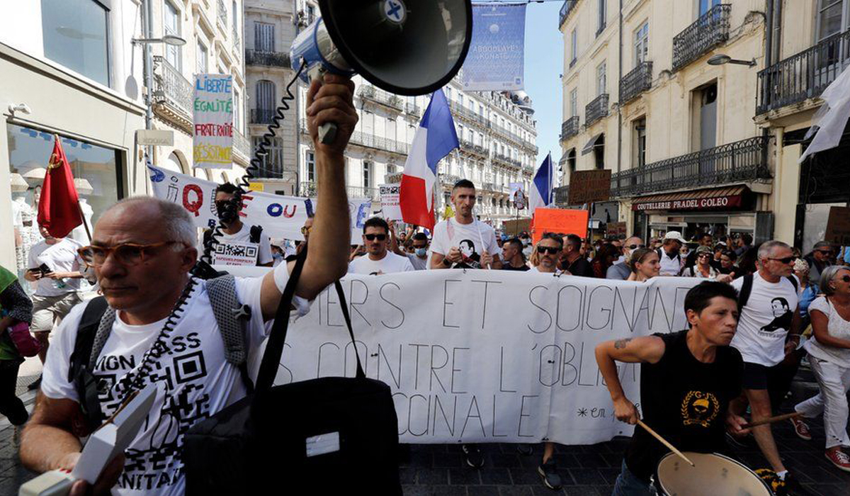 France suspends 3,000 unvaccinated health workers